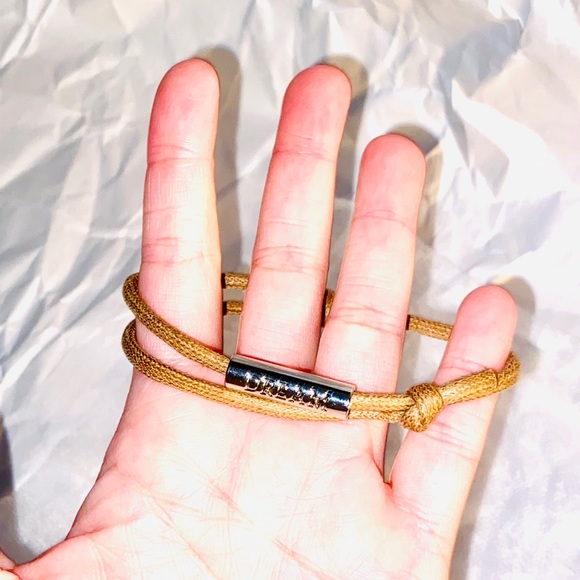 V.S. Pink “DREAM” w/o packaging bracelet - Picture 3 of 5